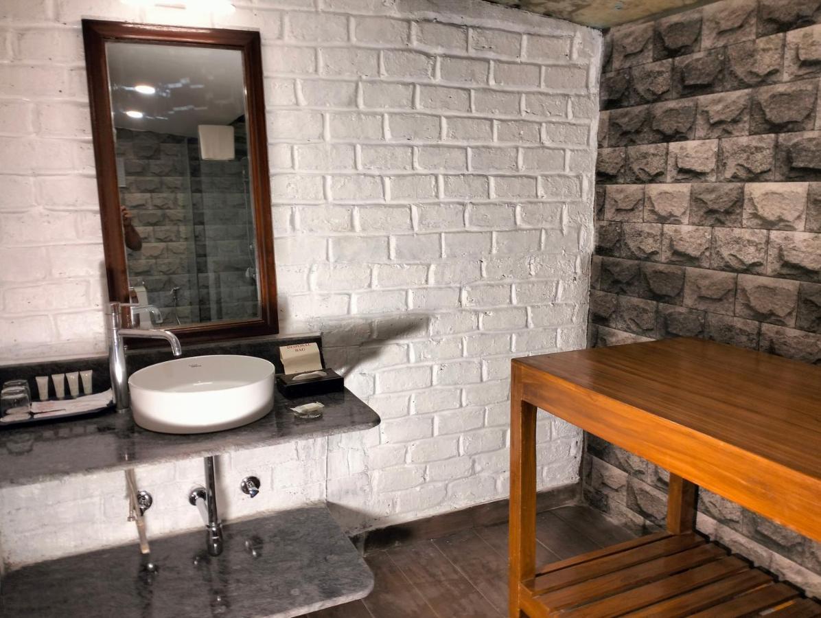 Fort Jadhavgadh -A Gadh Heritage Hotel Sasvad Dış mekan fotoğraf